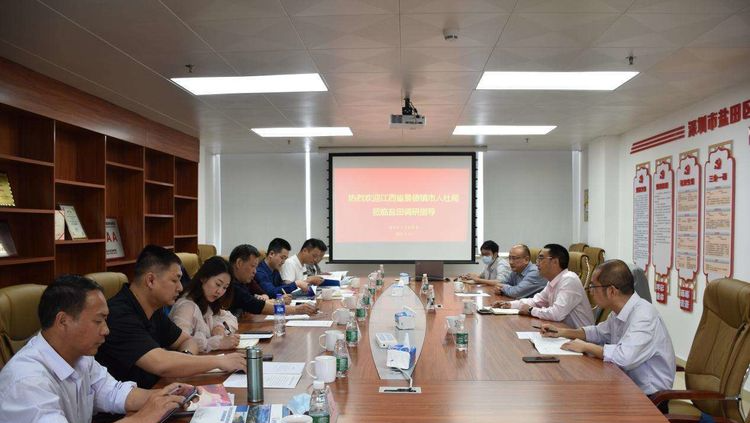 3月15日-16日，江西省景德鎮(zhèn)市人社局四級調(diào)研員張希躍等一行8人來鹽調(diào)研部級深化構(gòu)建和諧勞動關(guān)系綜合配套改革試點工作。局黨組成員、二級調(diào)研員劉定權(quán)，勞動關(guān)系科、區(qū)和諧勞動關(guān)系促進(jìn)協(xié)會相關(guān)負(fù)責(zé)人參加了本次調(diào)研活動。.jpg