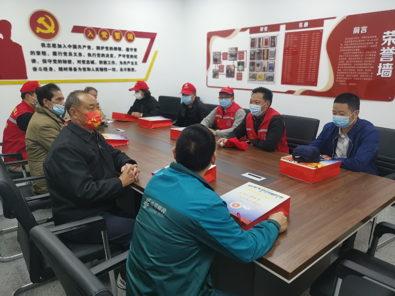 2.25上午，沙頭角街道退役軍人服務站再次組織紅星志愿隊助力邊防巡邏，筑牢疫情防控網5.jpg