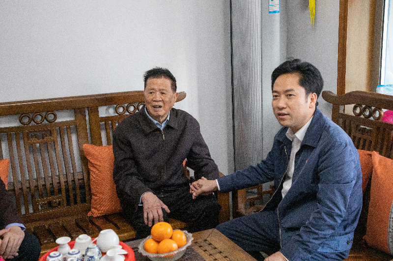 2022.1鹽田區(qū)區(qū)長鄧飛波、副區(qū)長張雄漢率隊慰問抗美援朝老戰(zhàn)士何啟沾3.jpg