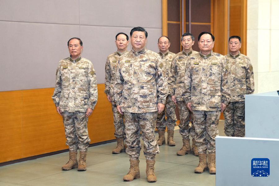 11月8日，中共中央總書記、國家主席、中央軍委主席、軍委聯指總指揮習近平視察軍委聯合作戰(zhàn)指揮中心，表明新一屆軍委貫徹落實黨的二十大精神、全面加強練兵備戰(zhàn)的鮮明態(tài)度。新華社記者 李剛 攝.jpg